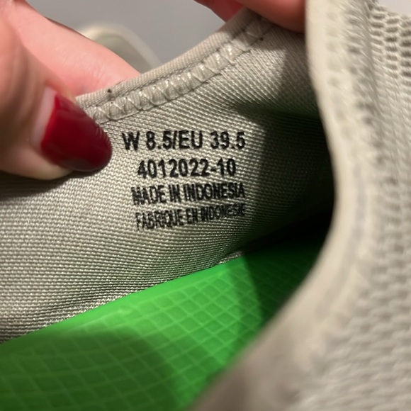 ✨Retired style - Oofos for Healthcare - Women’s Size 8.5 - Recovery shoe - Picture 3 of 3